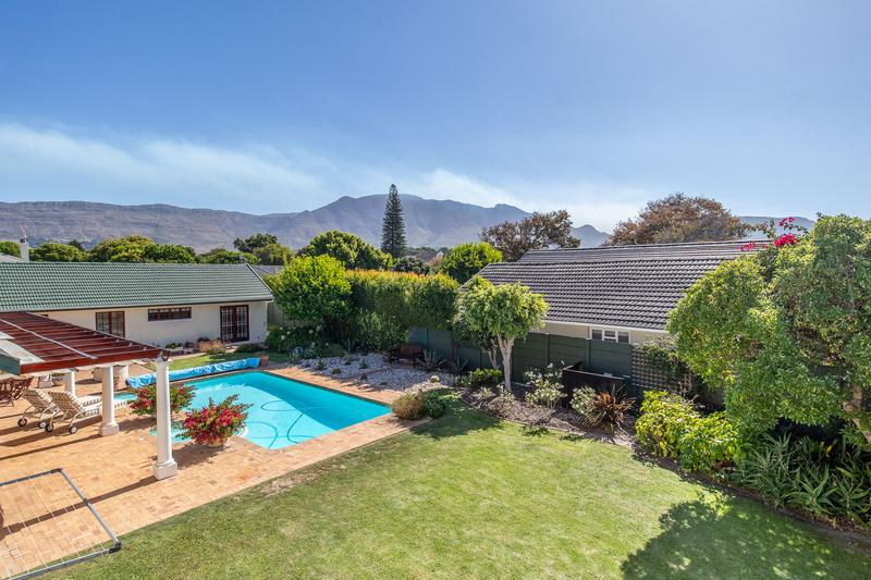 5 Bedroom Property for Sale in Tokai Western Cape